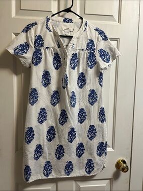 Vineyard Vines White Tunic with Blue Medallion Print